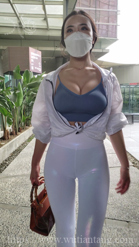 （视频）超紧白裤丰腴美女[2.5G/MP4]